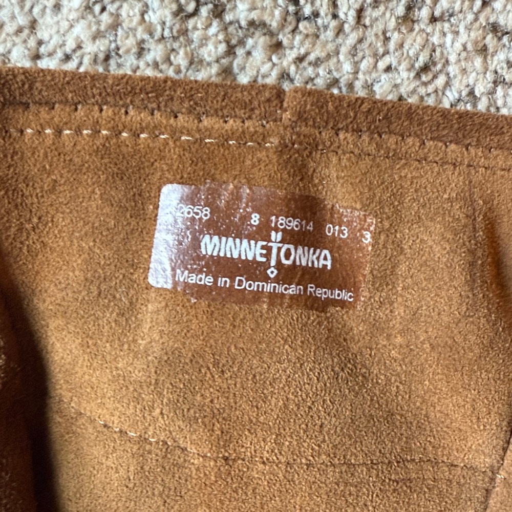 Minnetonka | Kids Tan Fringe Boots - Picture 5 of 11